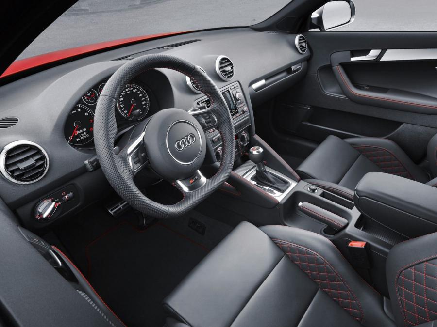 Торпедо Audi RS3 Sportback (8PA) 2011 года  (WW) (фото 6 из 45)